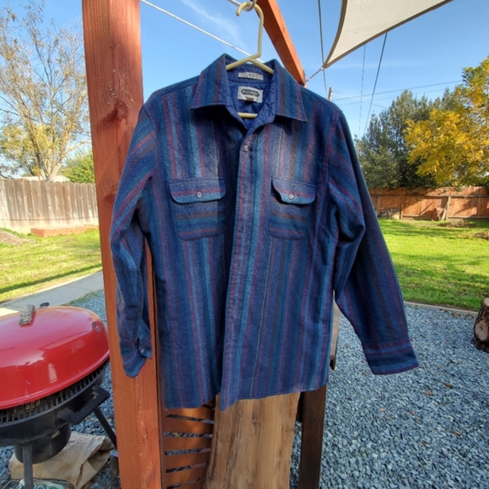 Vintage Shelter Bay by Arrow 85% Wool long sleeve shacket. Men's Size M.  Used.